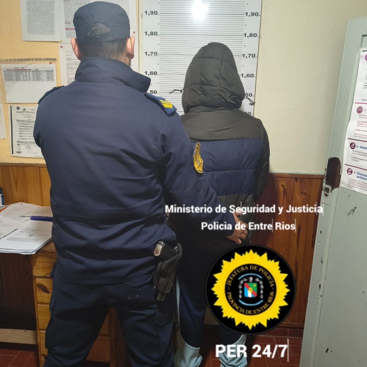 Agredió a policías durante un allanamiento y terminó detenido en Villa Alcaraz